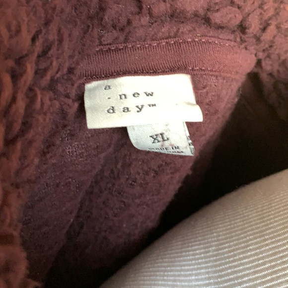 NWOT fluffy cowl neck sweater size XL - Picture 5 of 6